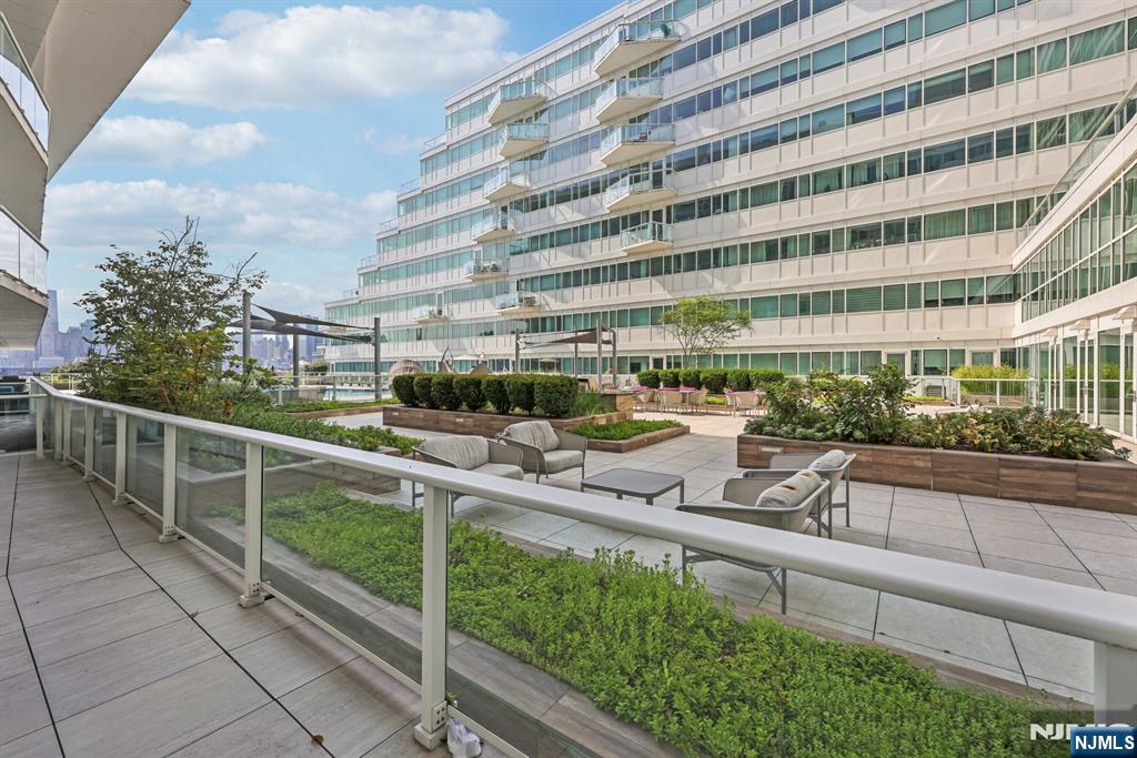 800 Ave At Port Imperial ,Weehawken, NJ 07086