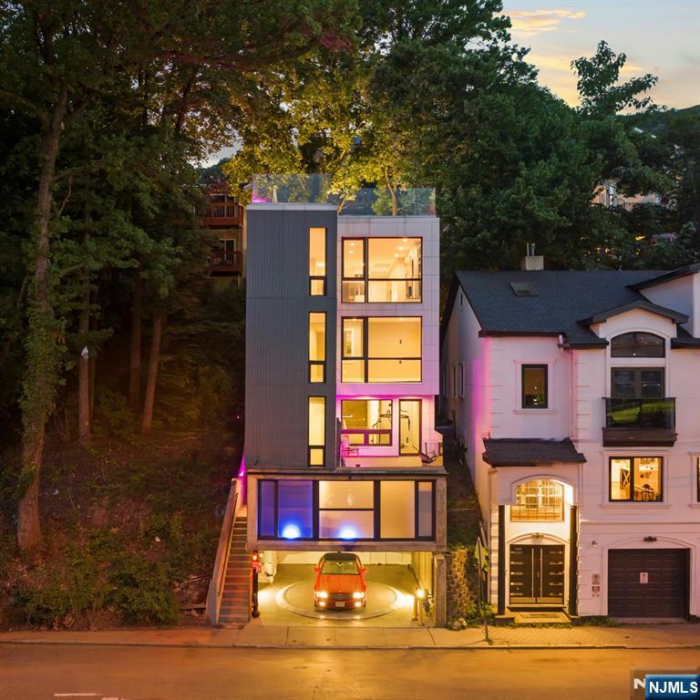 1076 River Road,Edgewater, NJ 07020