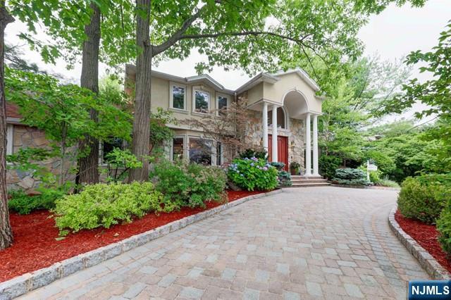 38 Roslyn Avenue,Englewood Cliffs, NJ 07632