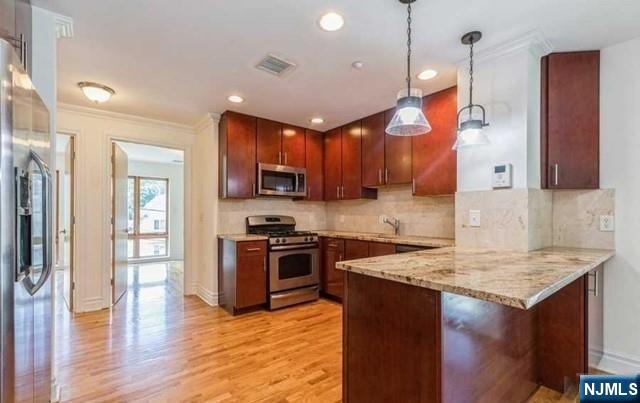 17 Meadow Road,Rutherford, NJ 07070