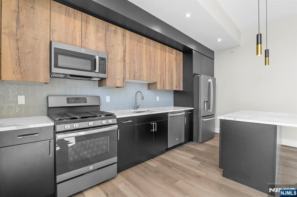 2021 Jones Road,Fort Lee, NJ 07024