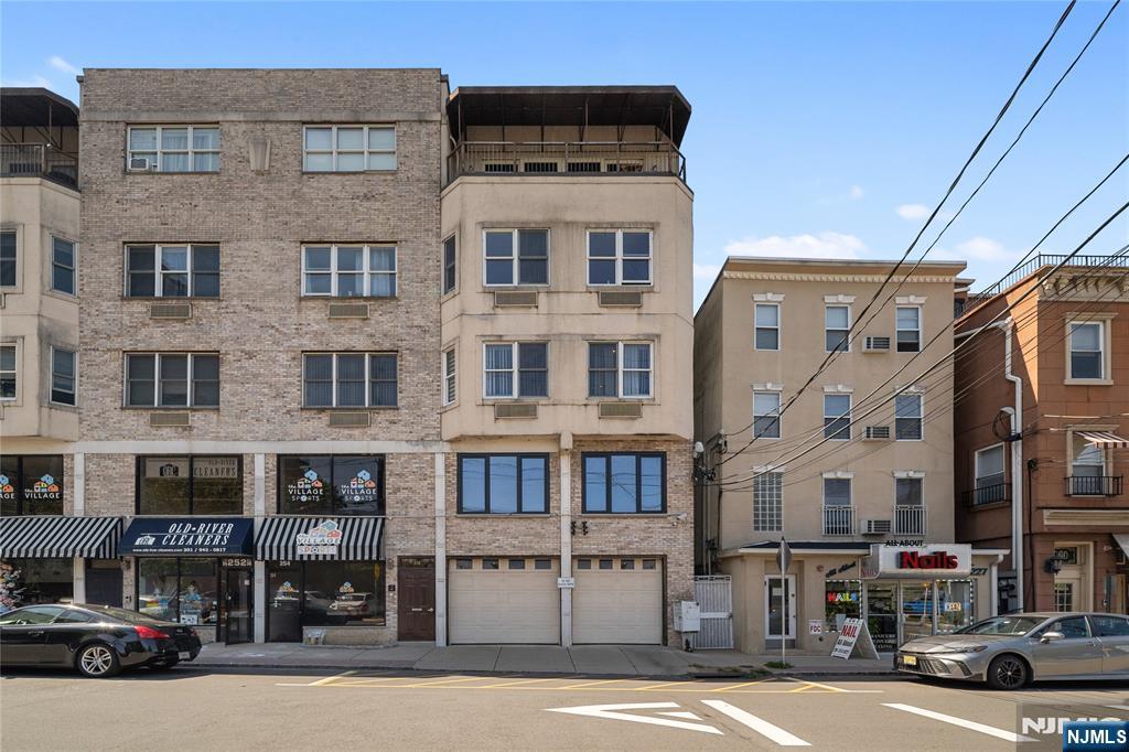 256 Old River Road,Edgewater, NJ 07020