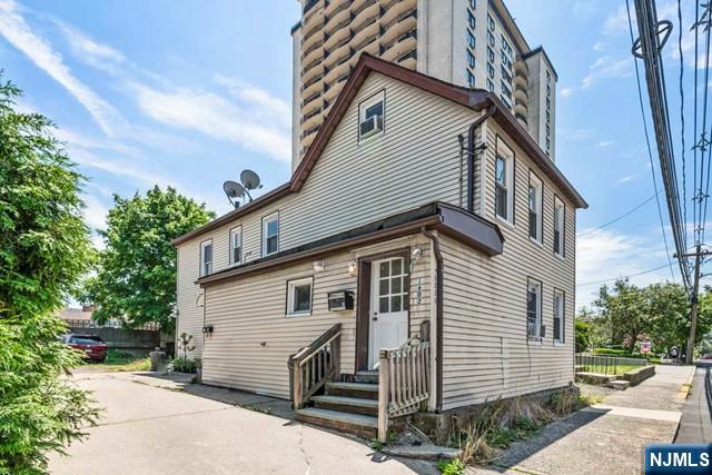 1602 Anderson Avenue,Fort Lee, NJ 07024