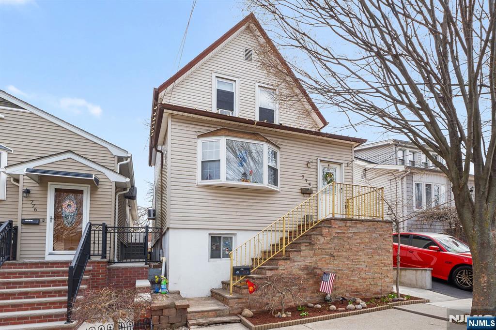 774 8th Street,Secaucus, NJ 07094