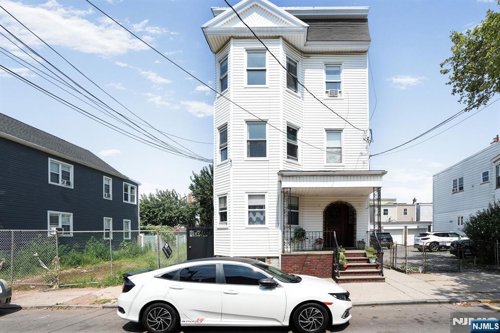 98 Houston Street,Newark, NJ 07105