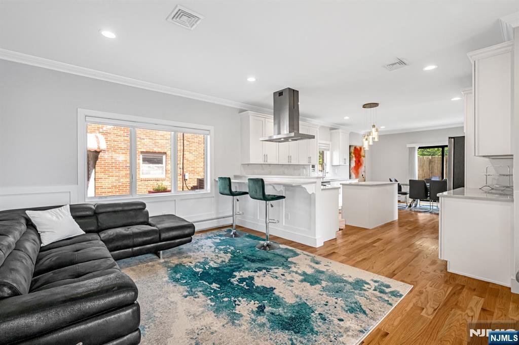 275B 14th ,Palisades Park, NJ 07650