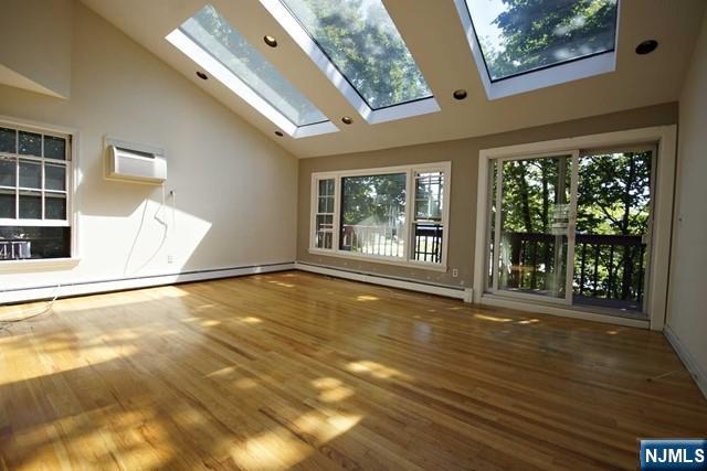 77 Rt 5 ,Edgewater, NJ 07020