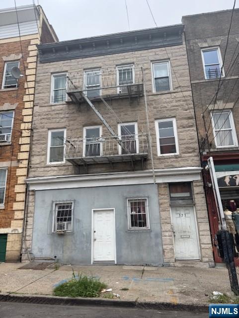 575 6th Street,Newark, NJ 07107