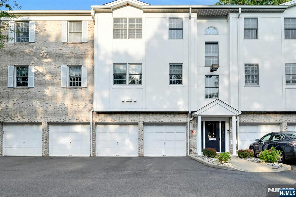 37 Colonial Village Drive,Hillsdale, NJ 07642