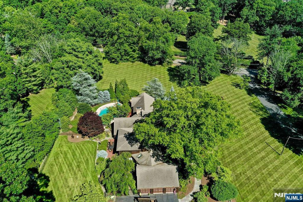 33 Woodfield Lane,Saddle River, NJ 07458
