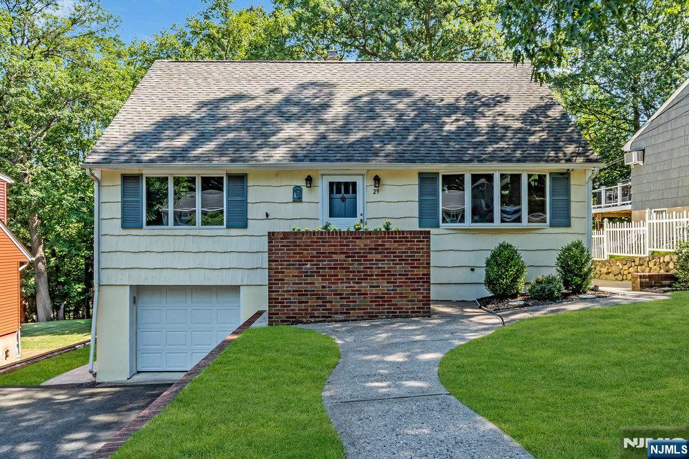 29 Manito Avenue,Oakland, NJ 07436