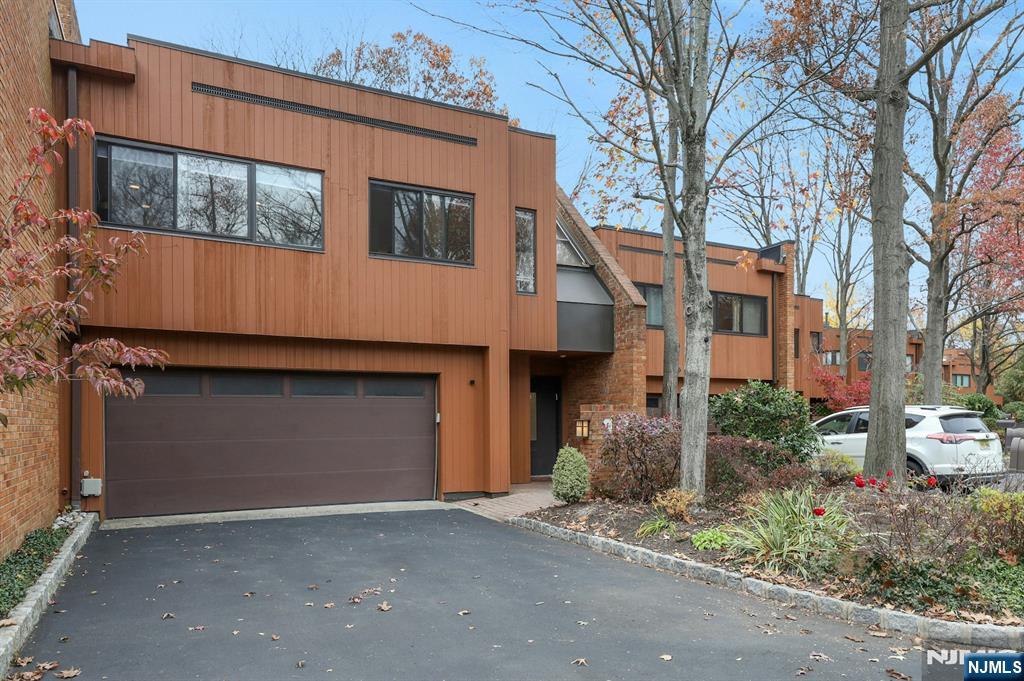 12 Kira Lane,Englewood, NJ 07631