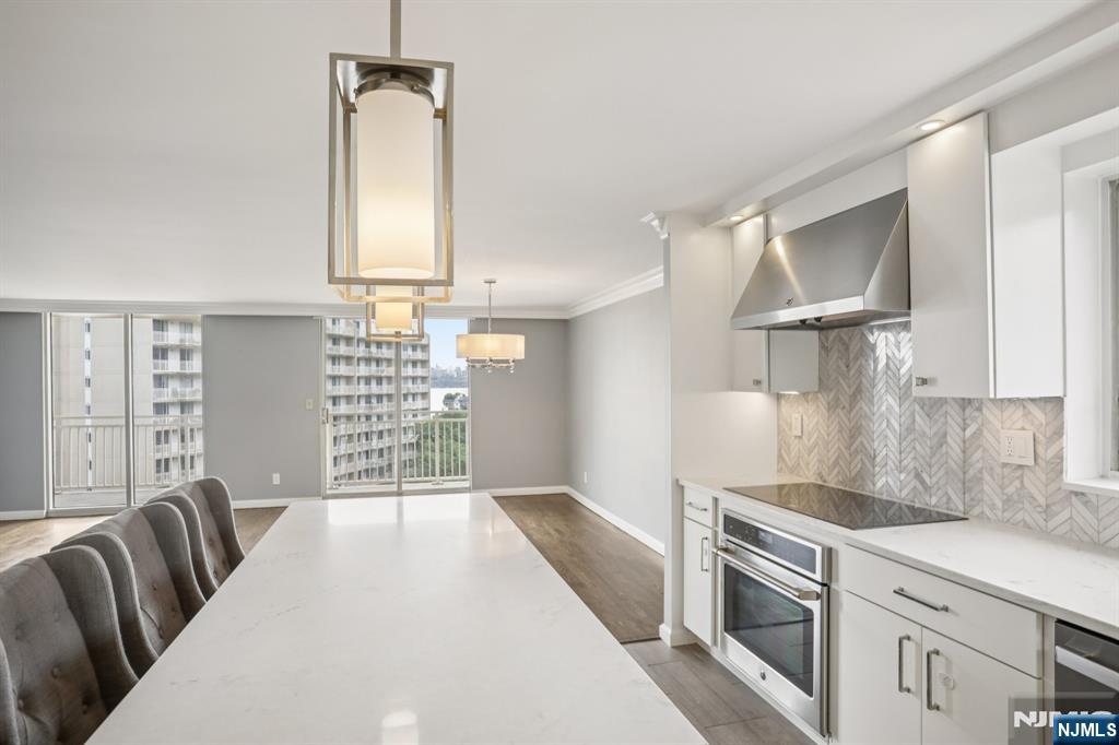 1077 River Road,Edgewater, NJ 07020