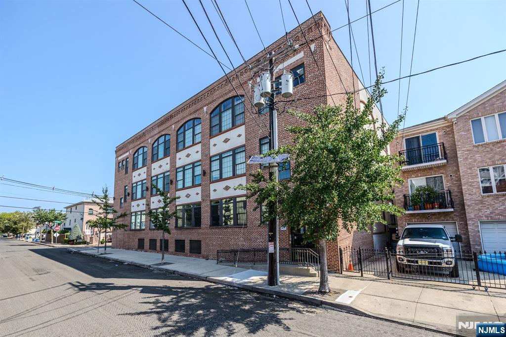 88 Saint Francis Street,Newark, NJ 07105
