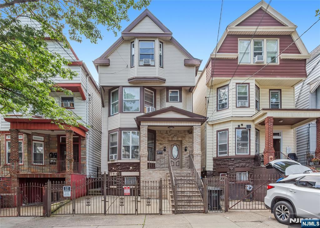 320 Clifton Avenue,Newark, NJ 07104