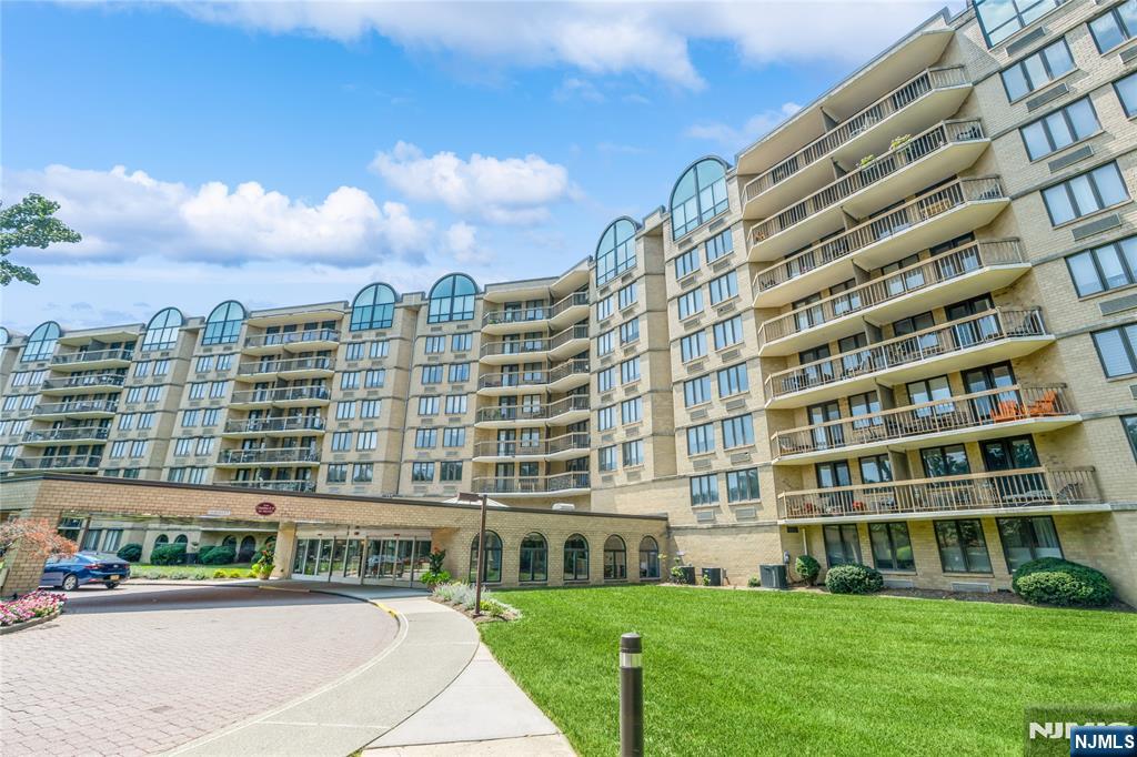 10 Smith Manor Boulevard,West Orange, NJ 07068