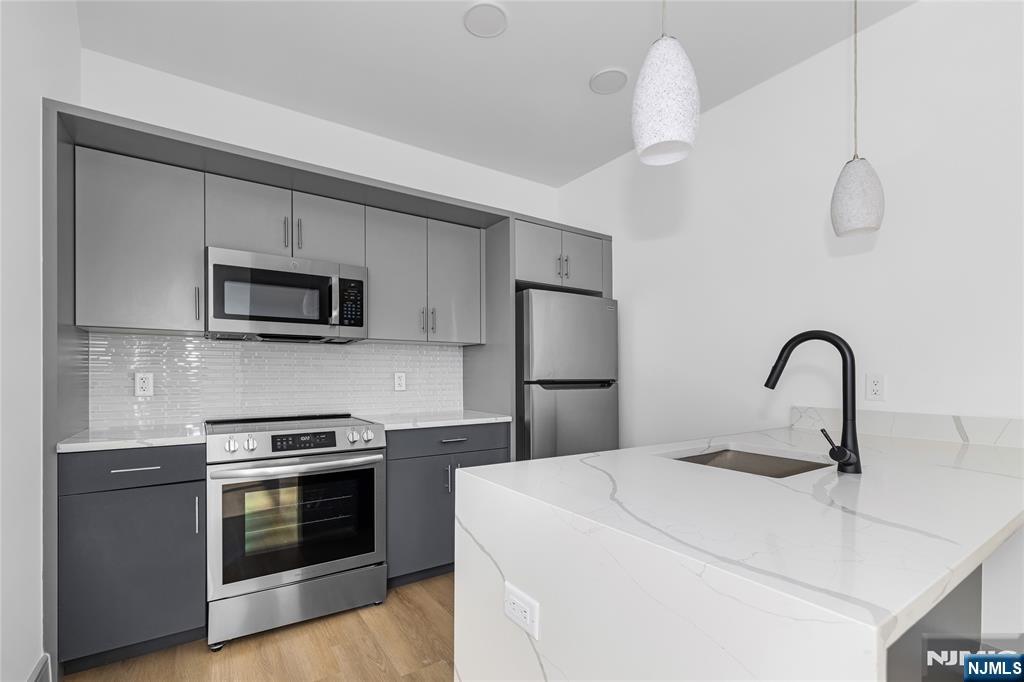 1435 10th Street,Fort Lee, NJ 07024