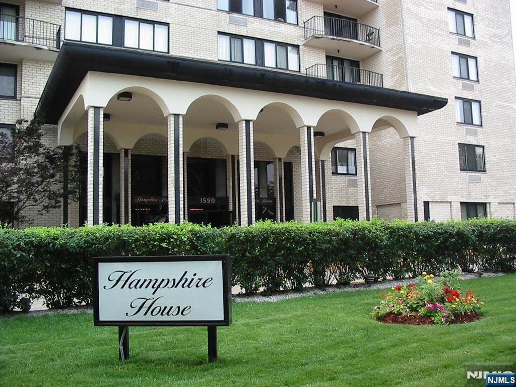 1590 Anderson Avenue,Fort Lee, NJ 07024