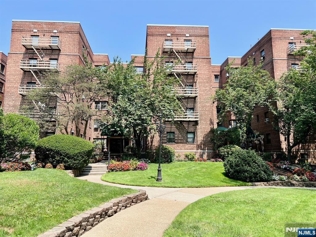 2337 Hudson Terrace,Fort Lee, NJ 07024
