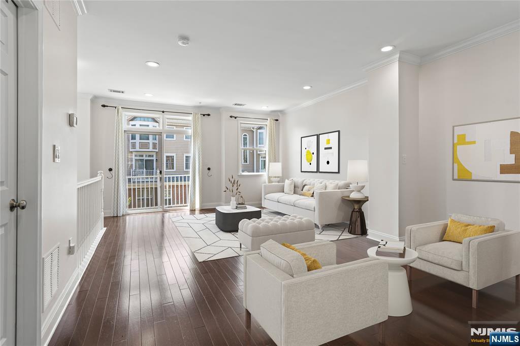 293 Roslyn Court,West New York, NJ 07093