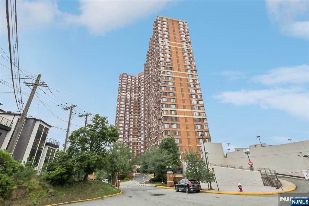 100 Old Palisade Road,Fort Lee, NJ 07024