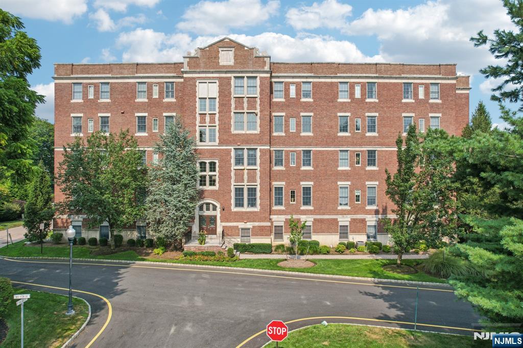 5104 Rio Vista ,Mahwah, NJ 07430