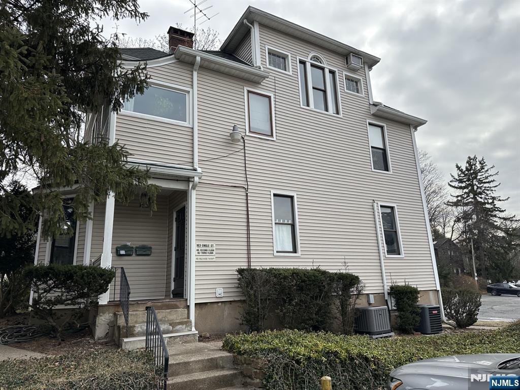 60 Chestnut ,Englewood, NJ 07631