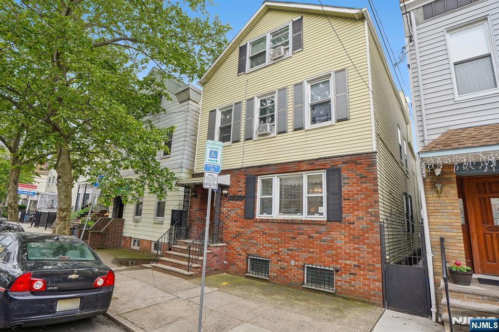 390 Lafayette Street,Newark, NJ 07105