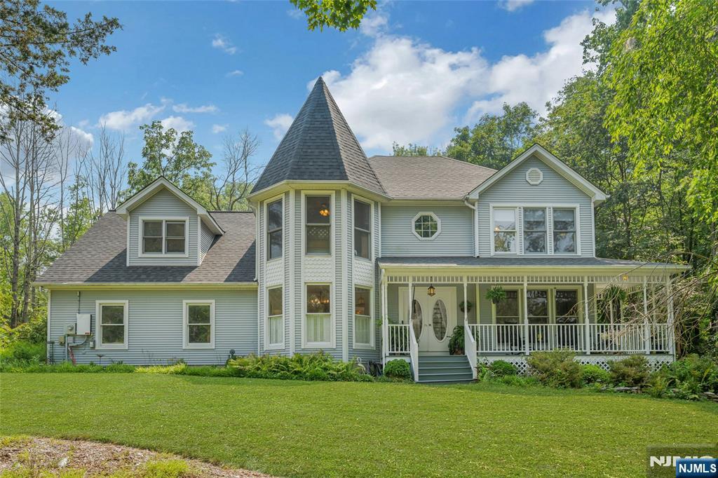 11 Victoria Pines Lane,Lafayette, NJ 07848