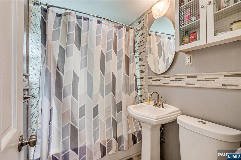 386 Douglas Road,Roselle, NJ 07203