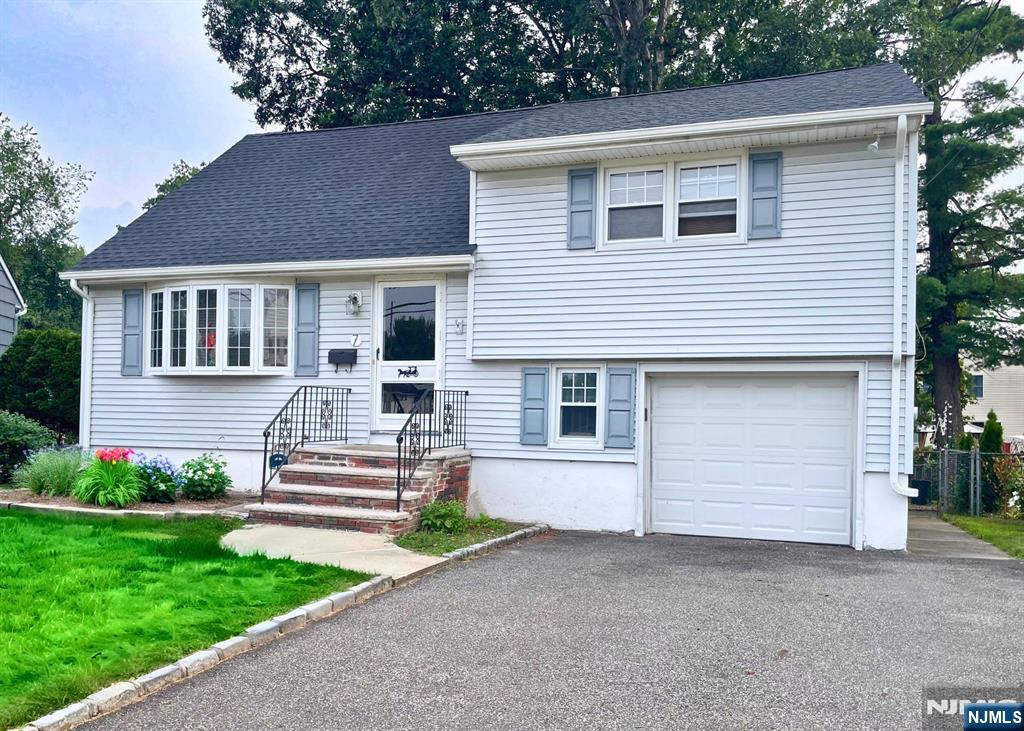 7 Hobart Court,Rochelle Park, NJ 07662