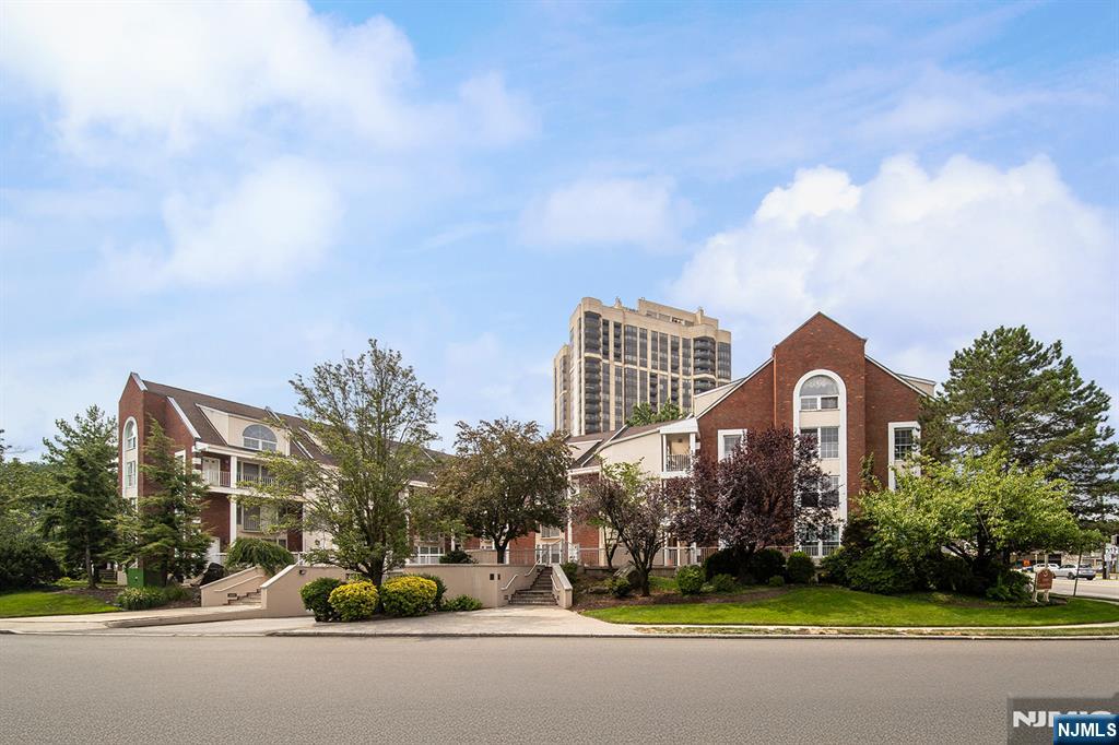 1018 Palisade Avenue,Fort Lee, NJ 07024