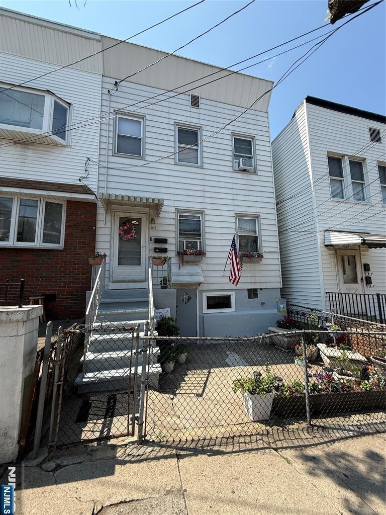 165 Lincoln Street,Jersey City, NJ 07307
