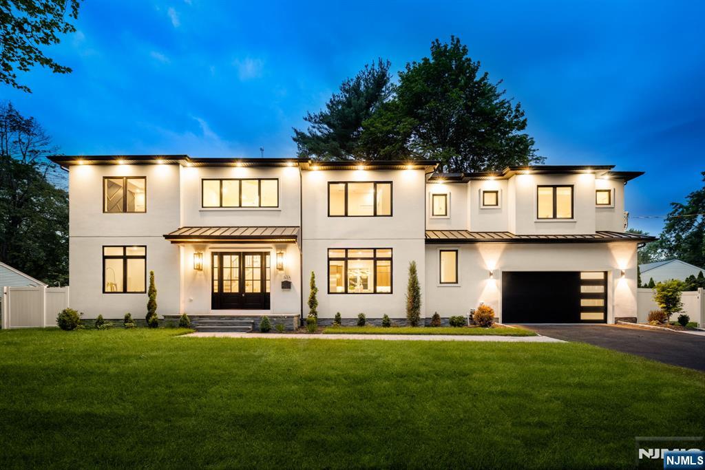 623 Alberta Drive,Paramus, NJ 07652