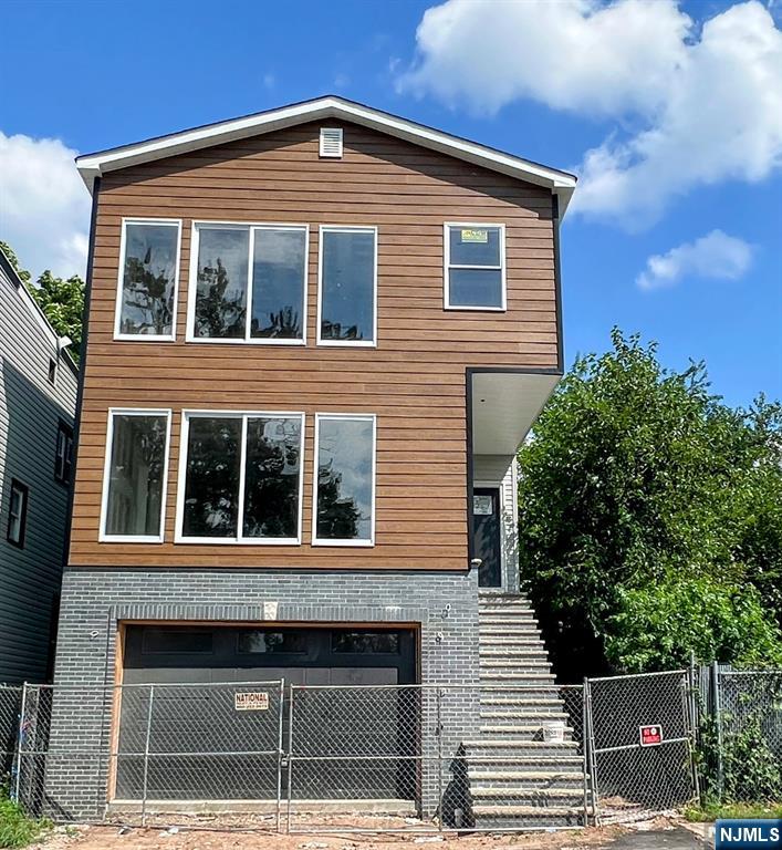 162 12th Street,Newark, NJ 07107