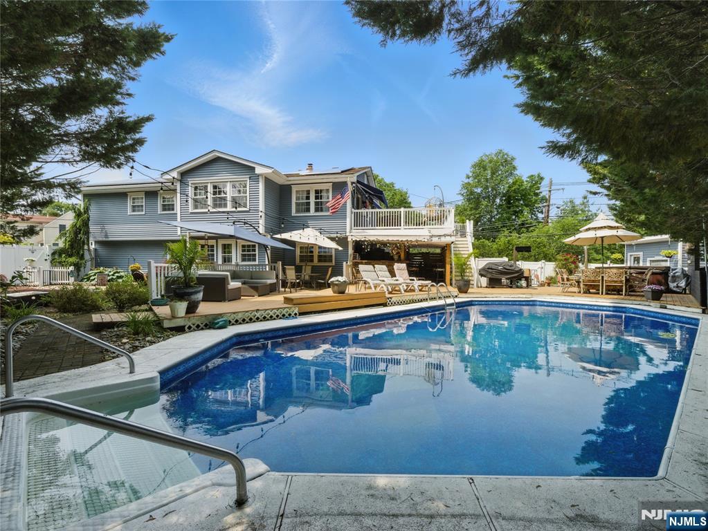 31 Howland Circle,West Caldwell, NJ 07006