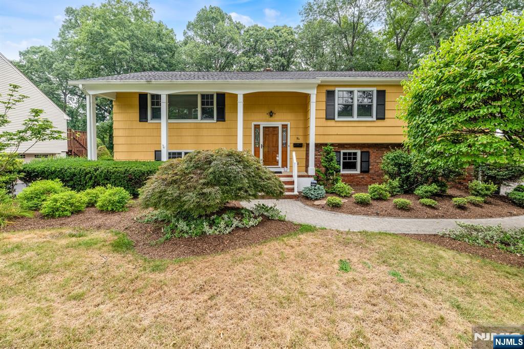 10 Lyncrest Drive,Paramus, NJ 07652