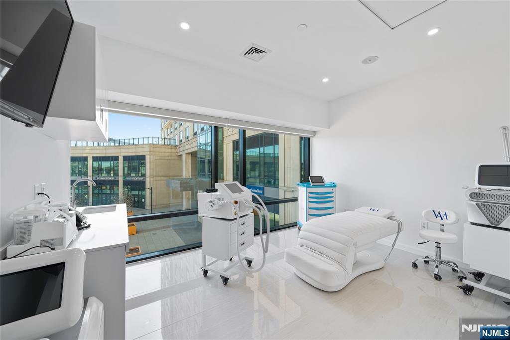 695 Anderson ,Cliffside Park, NJ 07010