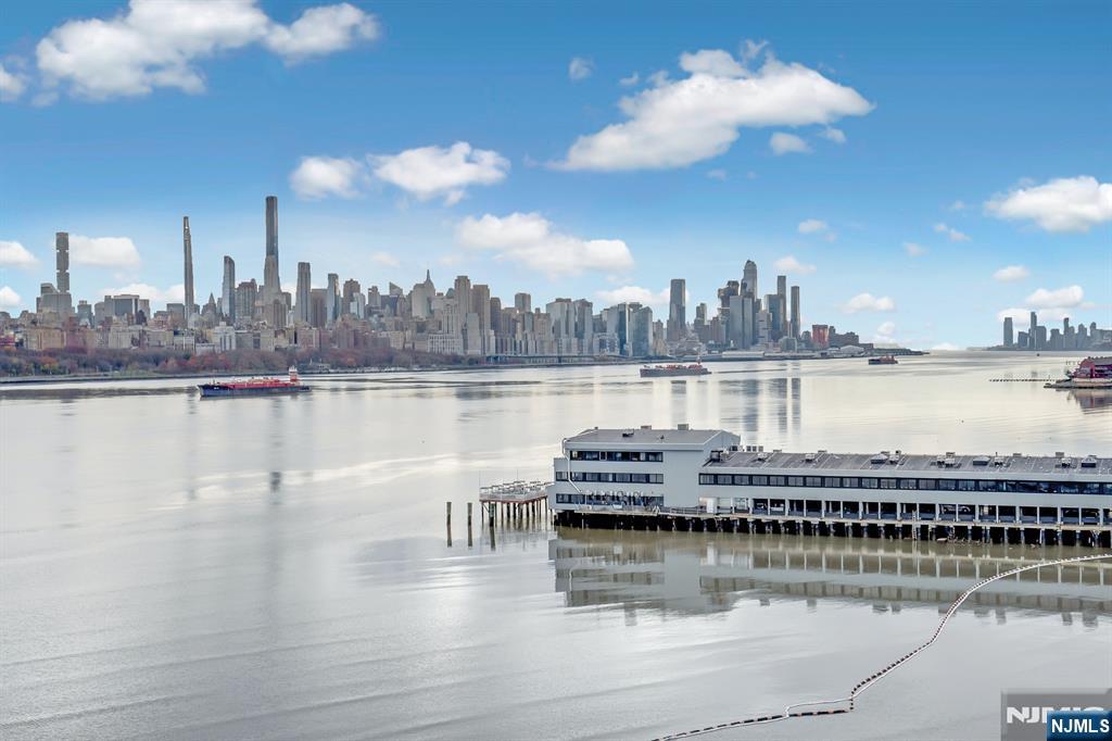 5311 CITY Place,Edgewater, NJ 07020