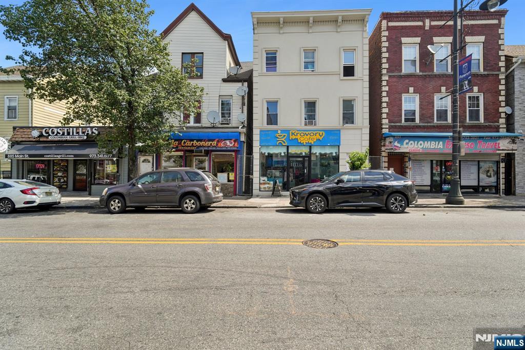 889 Main Street,Paterson, NJ 07503