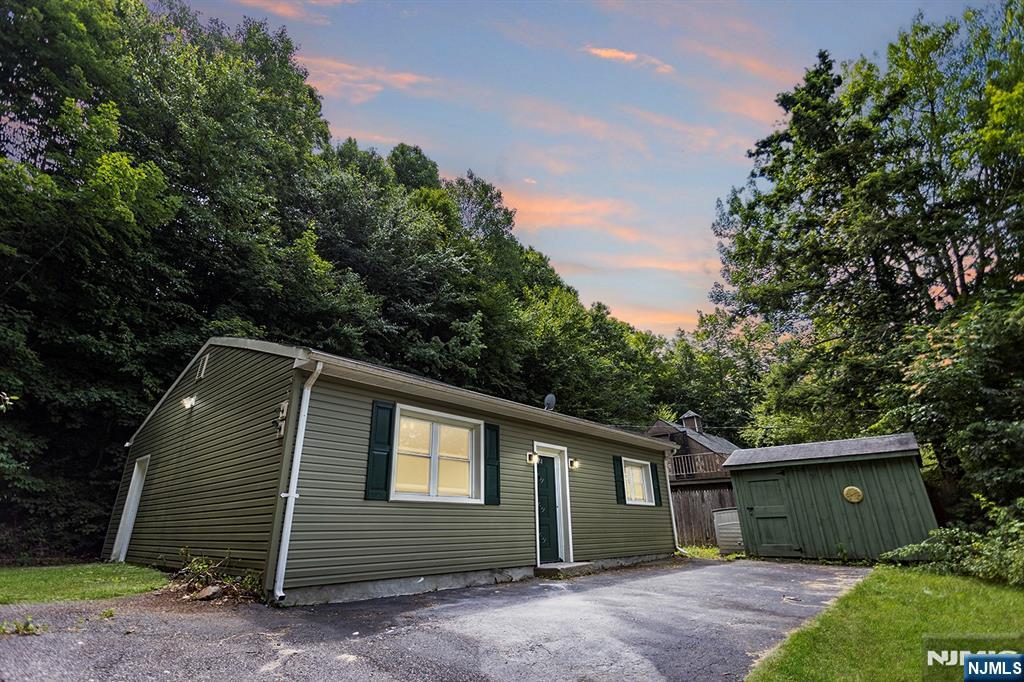 74 Riverside Road,West Milford, NJ 07421
