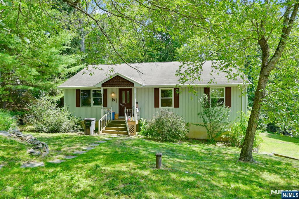 36 Morsemere Road,West Milford, NJ 07421