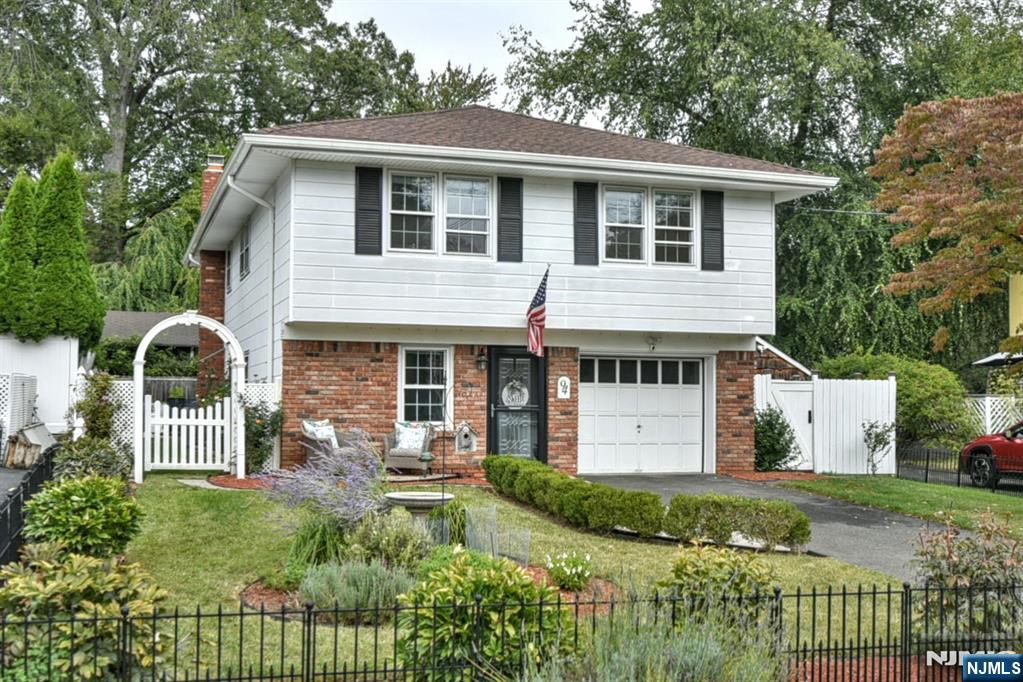94 Clinton Avenue,Hillsdale, NJ 07642