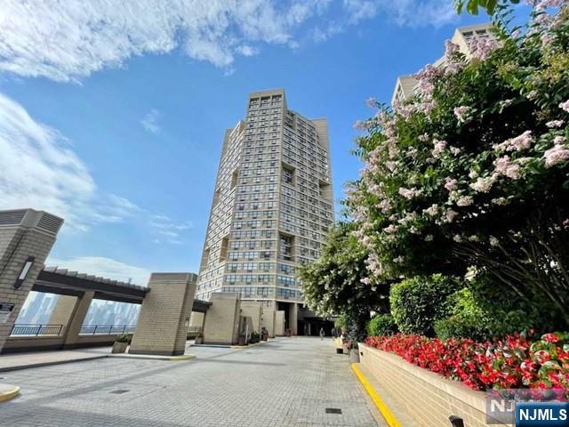 7000 Boulevard East ,West New York, NJ 07093