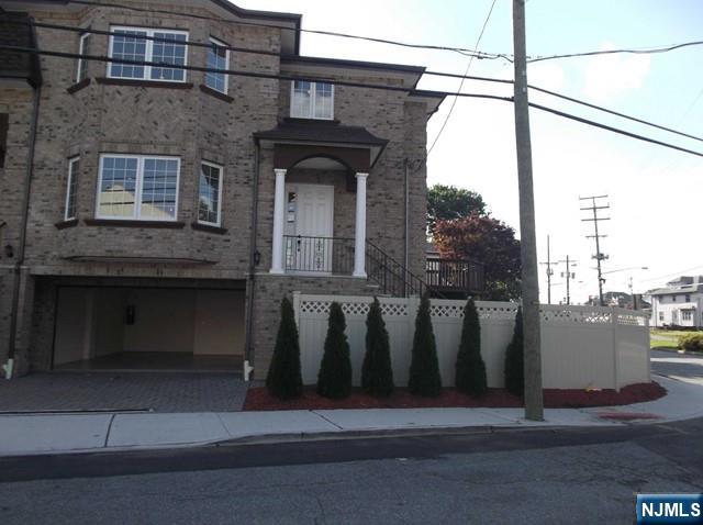 811 Edgewood Lane,Fort Lee, NJ 07024