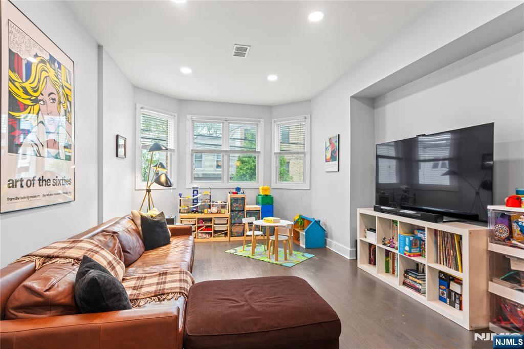 172 South Street,Jersey City, NJ 07307