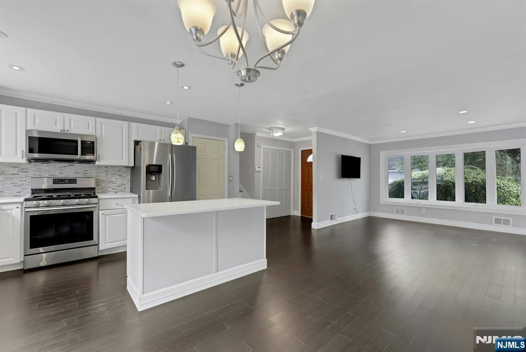 556 Sandra Place,Teaneck, NJ 07666