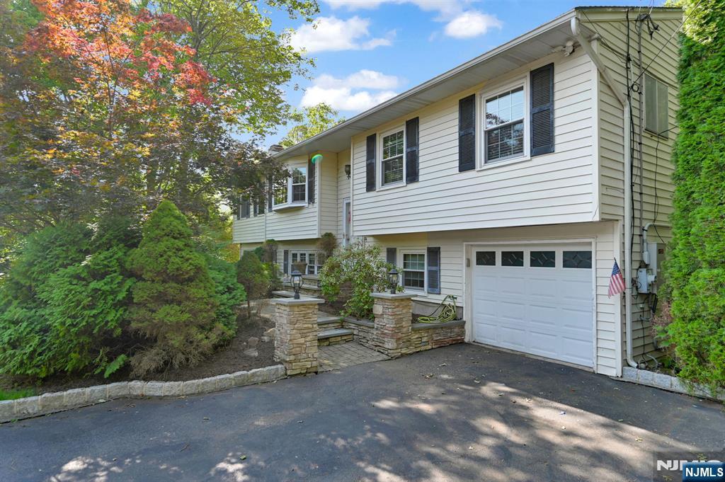 145 Mountain Circle,West Milford, NJ 07480