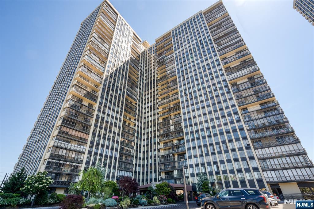 300 Winston Drive,Cliffside Park, NJ 07010