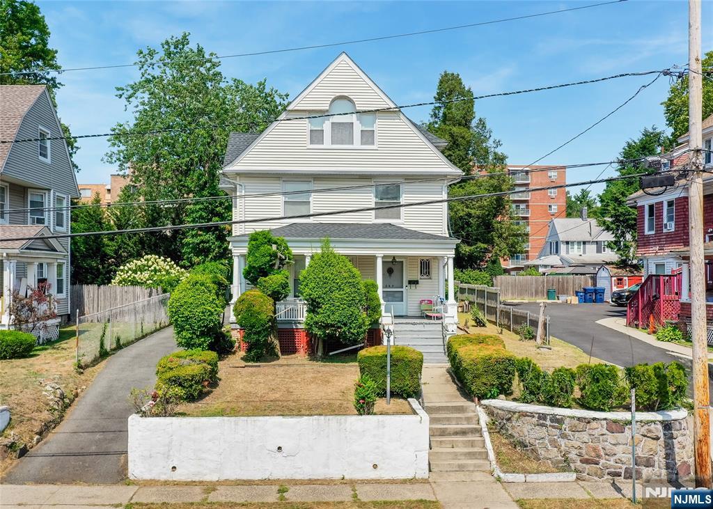 240 Hamilton Place,Hackensack, NJ 07601